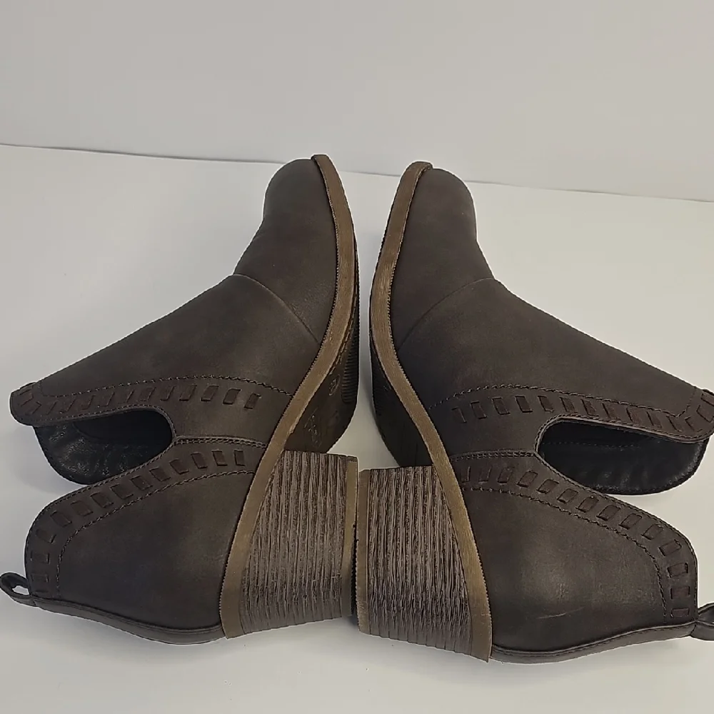 Sophia‎ Taylor Women's Dark Brown Ankle Booties Size 9.5 W